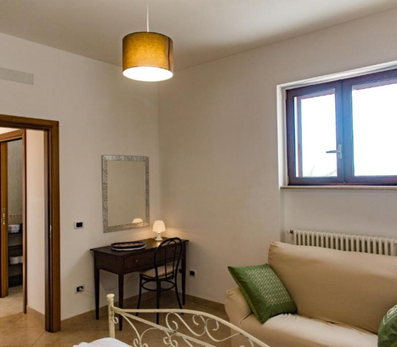 scrivania Casa lucrezia cistenino